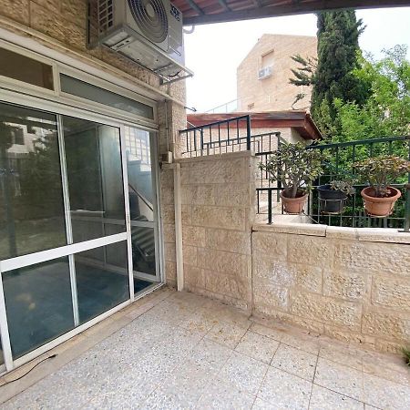דירת גן מרווחת במיקום מעולה עם נטפליקס חינמי Leilighet Ma'ale Adumim Eksteriør bilde