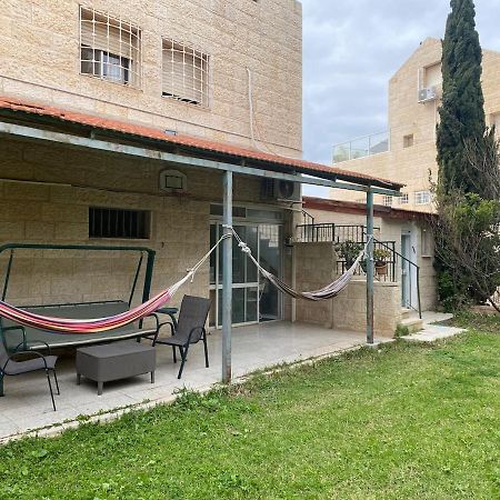 דירת גן מרווחת במיקום מעולה עם נטפליקס חינמי Leilighet Ma'ale Adumim Eksteriør bilde