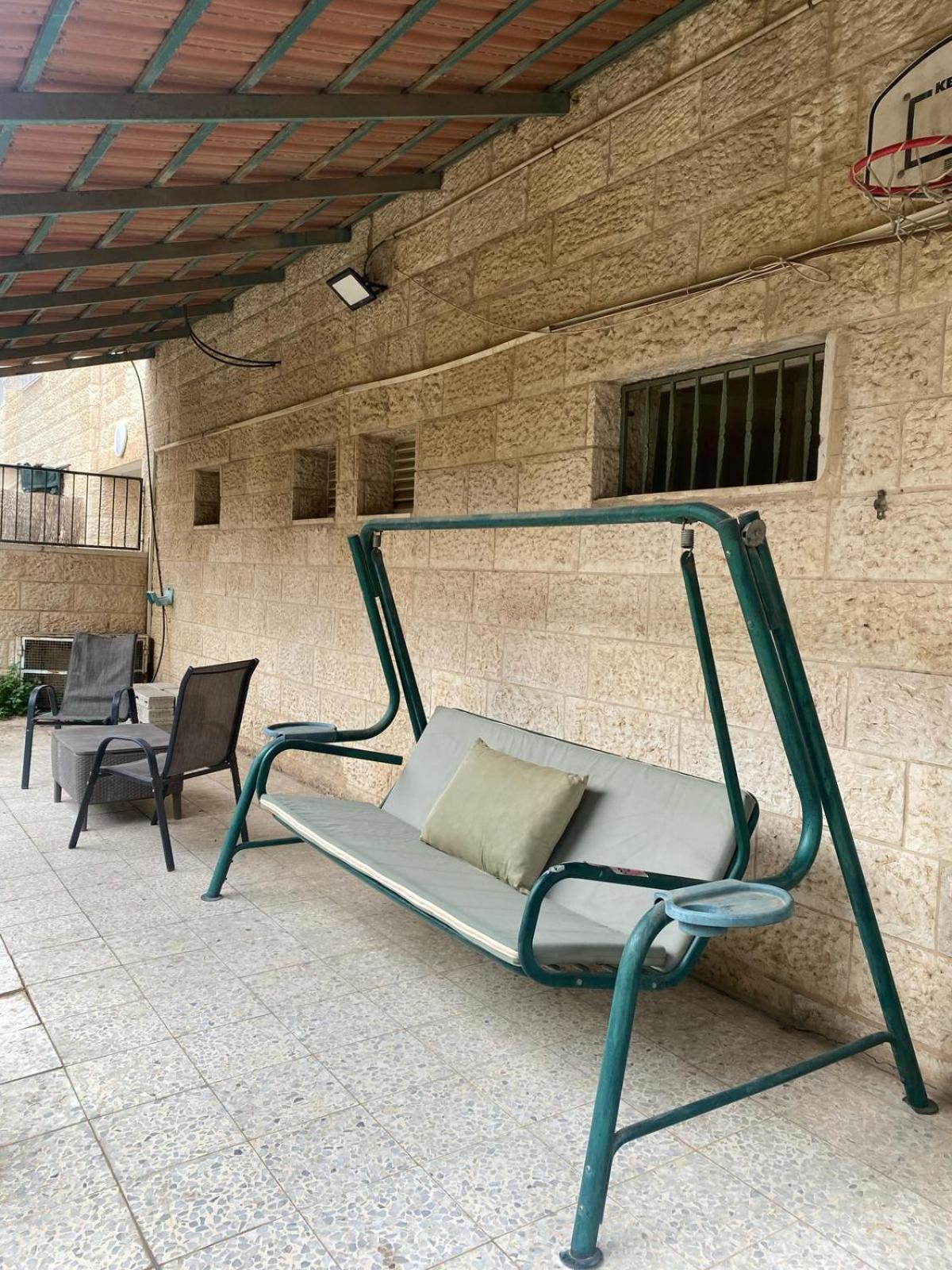 דירת גן מרווחת במיקום מעולה עם נטפליקס חינמי Leilighet Ma'ale Adumim Eksteriør bilde