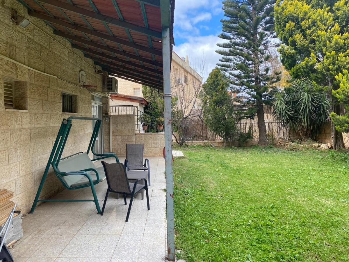 דירת גן מרווחת במיקום מעולה עם נטפליקס חינמי Leilighet Ma'ale Adumim Eksteriør bilde