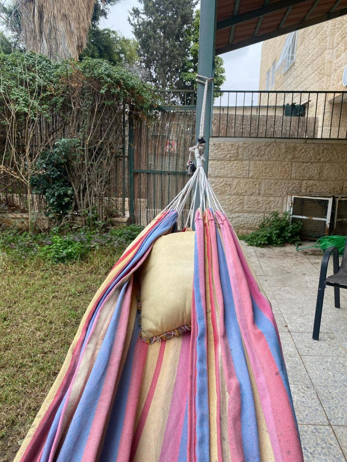 דירת גן מרווחת במיקום מעולה עם נטפליקס חינמי Leilighet Ma'ale Adumim Eksteriør bilde