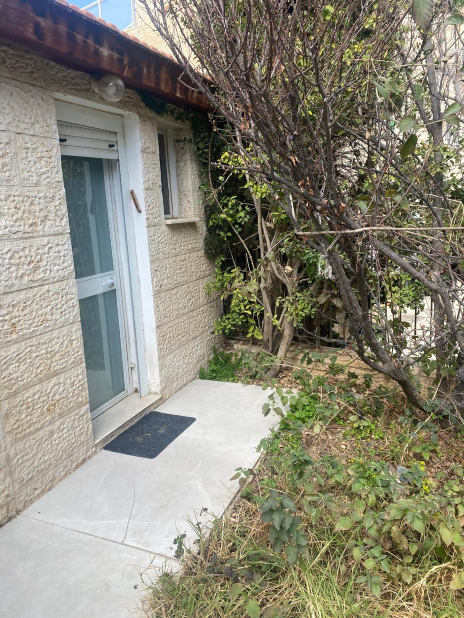 דירת גן מרווחת במיקום מעולה עם נטפליקס חינמי Leilighet Ma'ale Adumim Eksteriør bilde